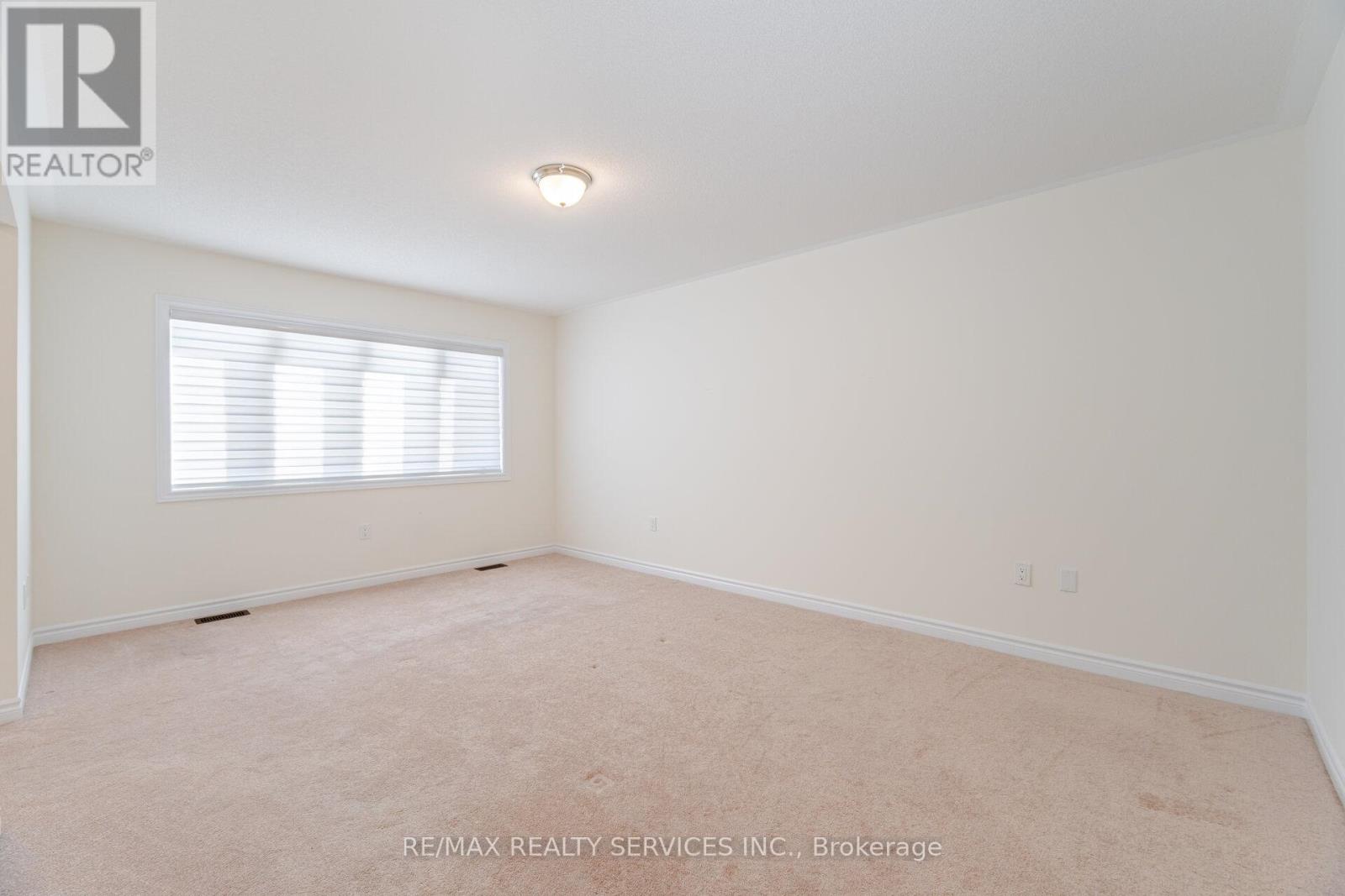 37 ROYAL FERN CRESCENT - 17