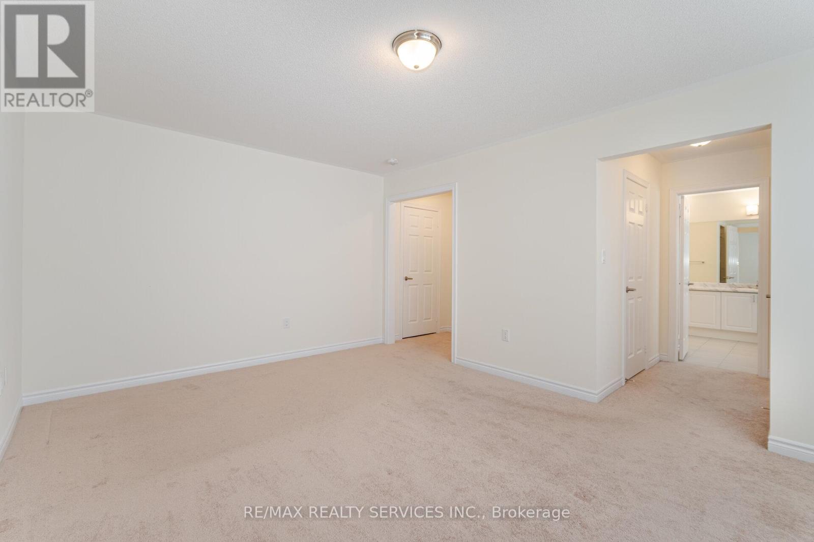 37 ROYAL FERN CRESCENT - 18