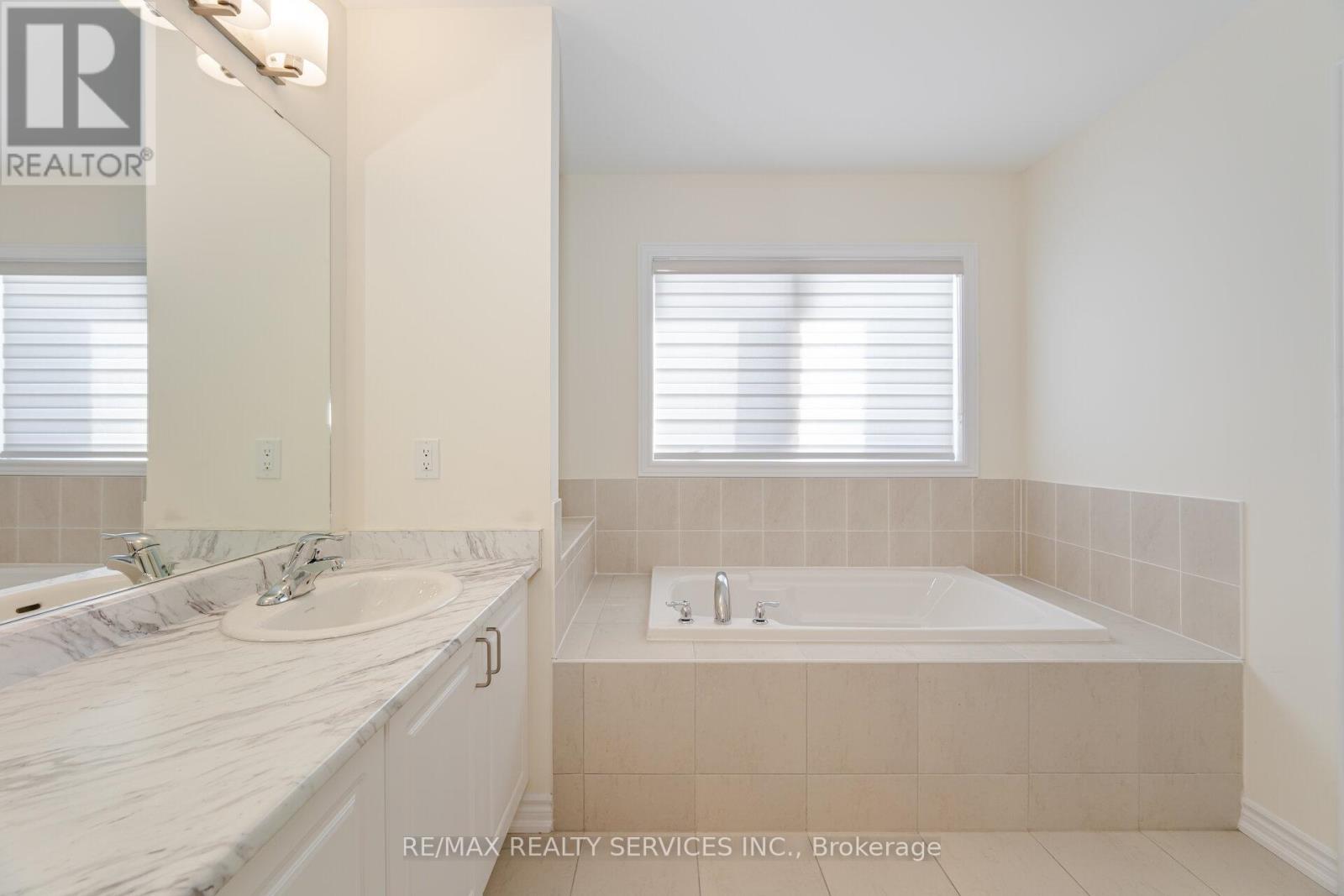 37 ROYAL FERN CRESCENT - 19