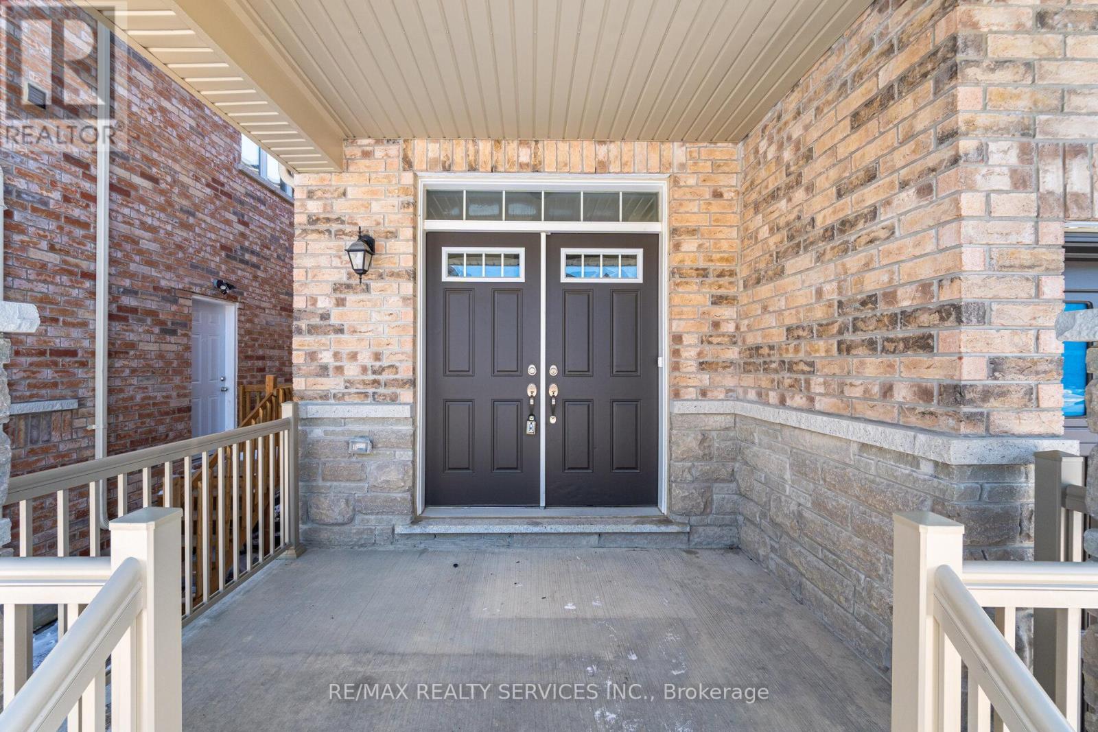 37 ROYAL FERN CRESCENT - 2