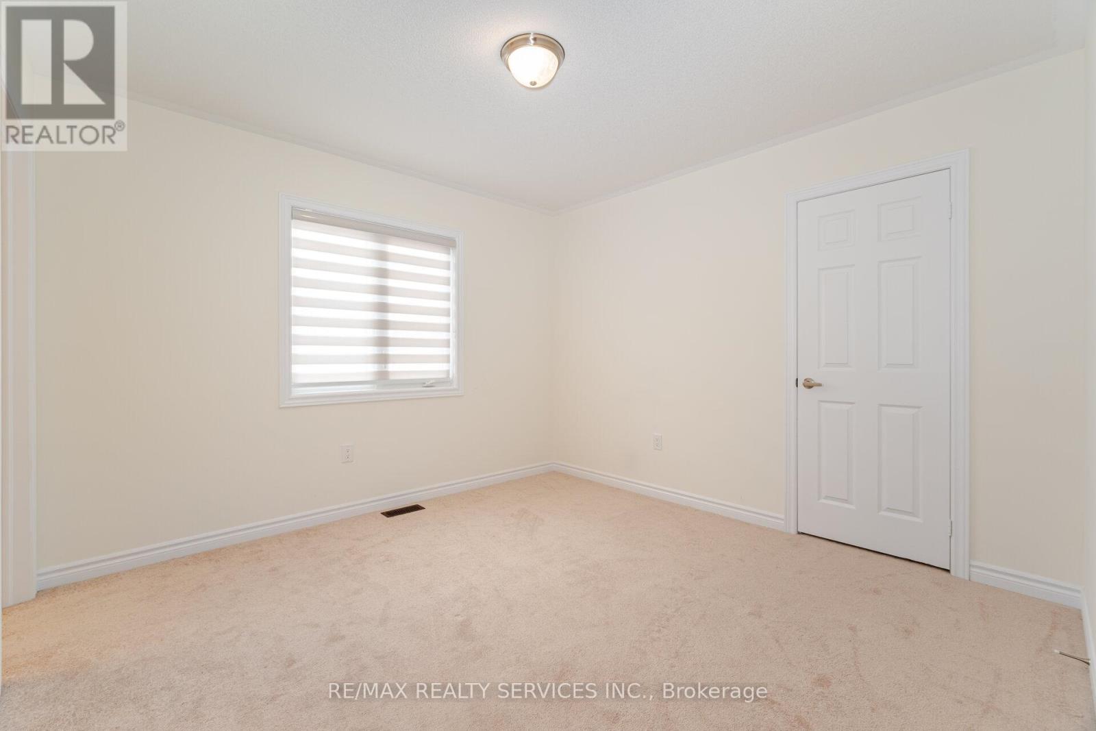 37 ROYAL FERN CRESCENT - 21