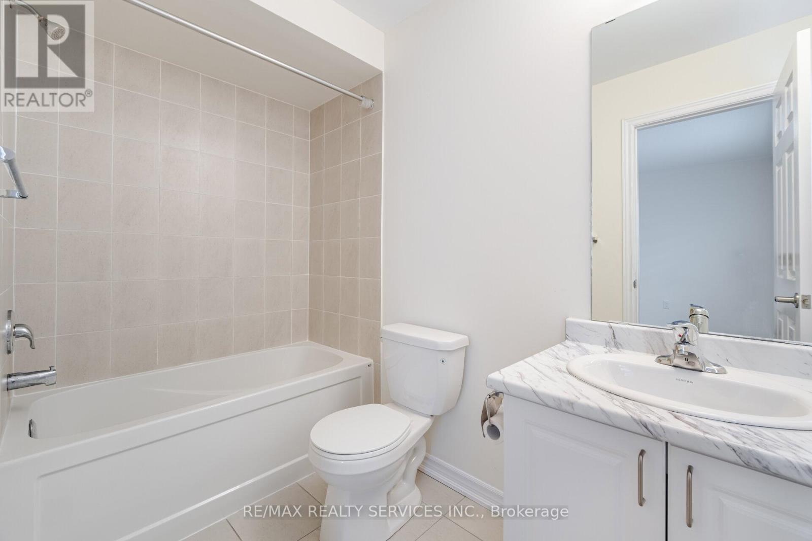 37 ROYAL FERN CRESCENT - 22