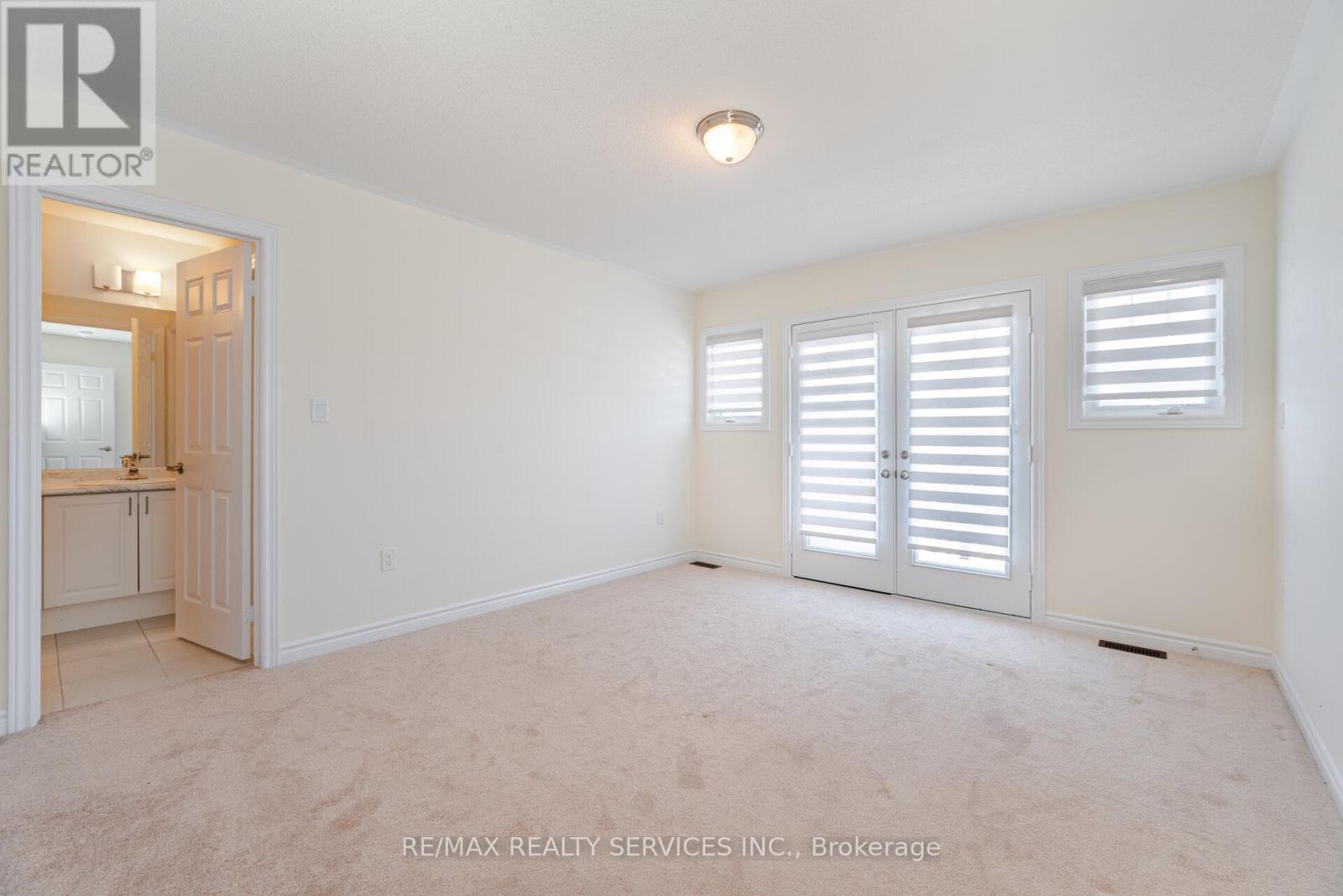 37 ROYAL FERN CRESCENT - 23