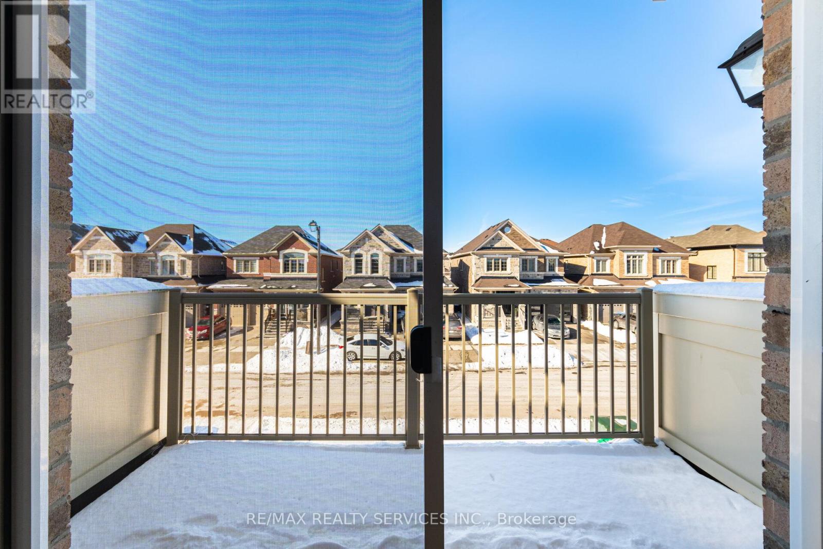 37 ROYAL FERN CRESCENT - 24