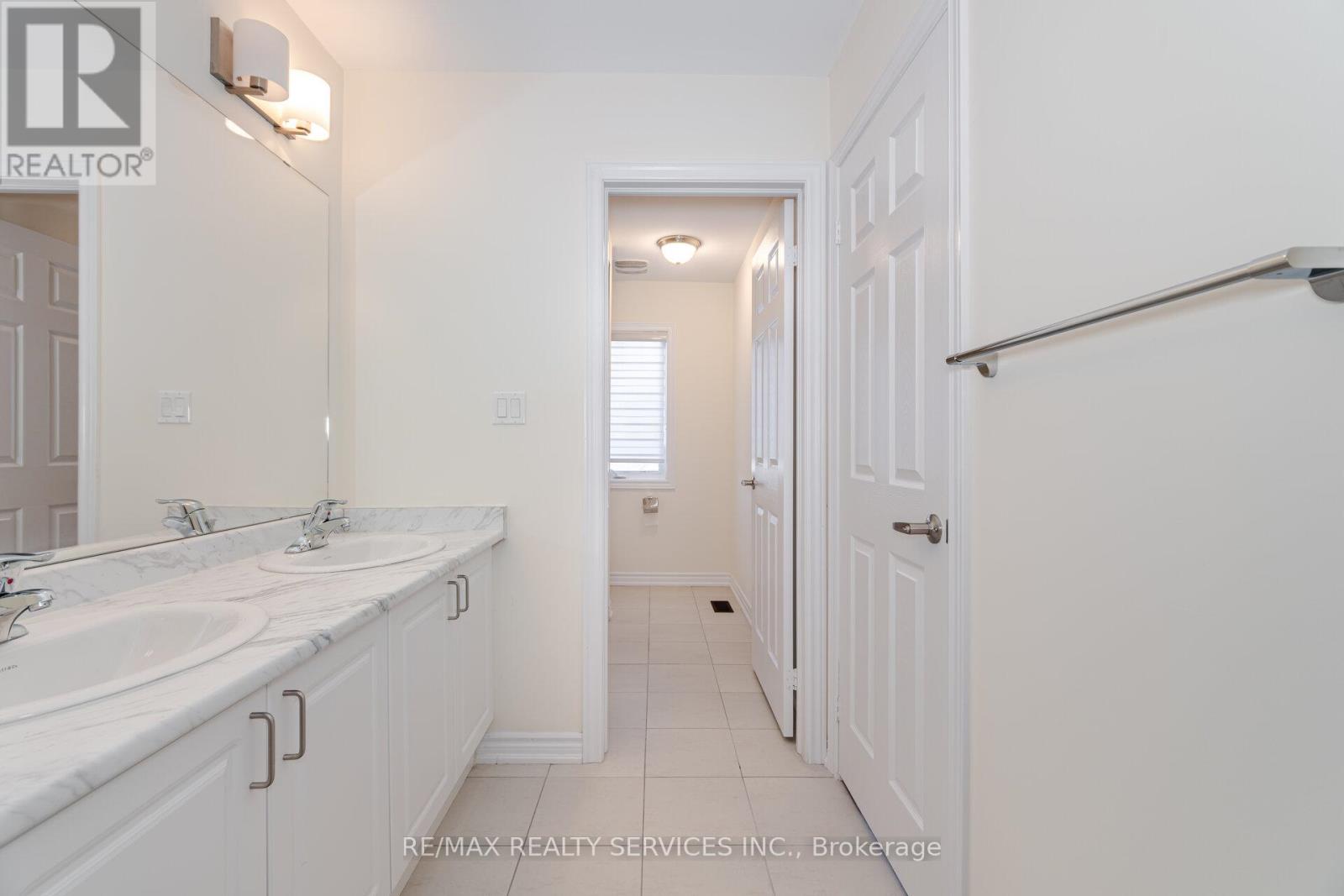 37 ROYAL FERN CRESCENT - 25