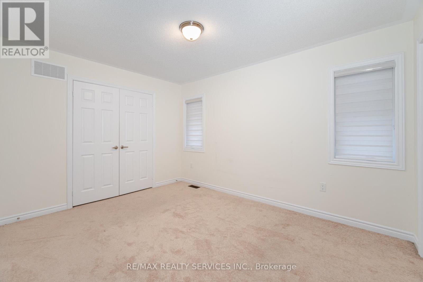 37 ROYAL FERN CRESCENT - 27