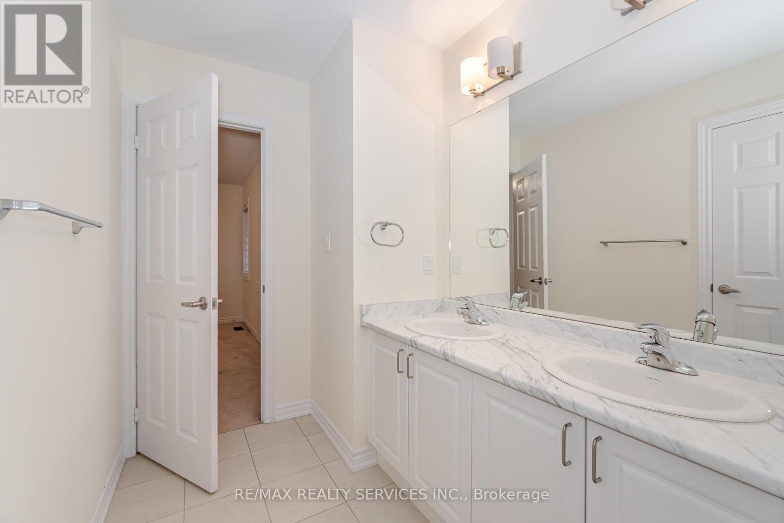 37 ROYAL FERN CRESCENT - 28
