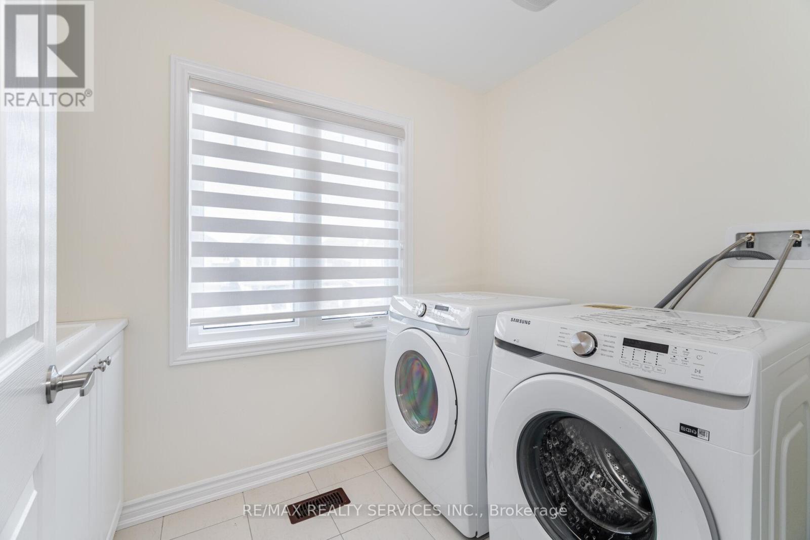 37 ROYAL FERN CRESCENT - 29