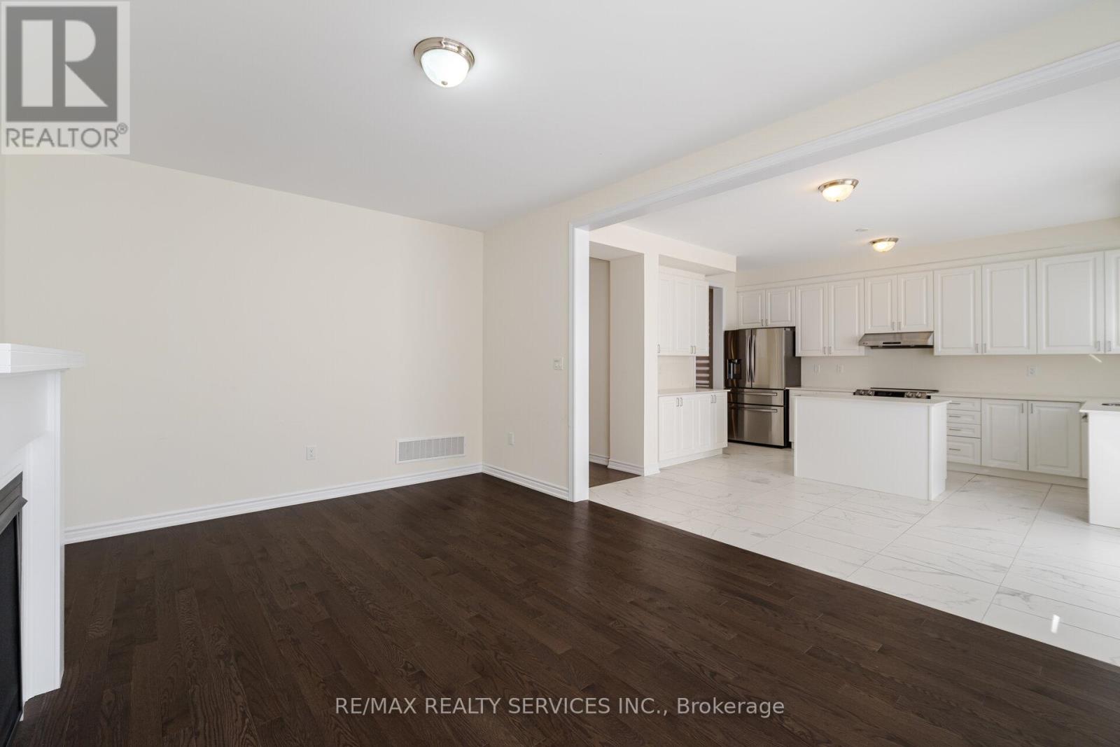 37 ROYAL FERN CRESCENT - 9