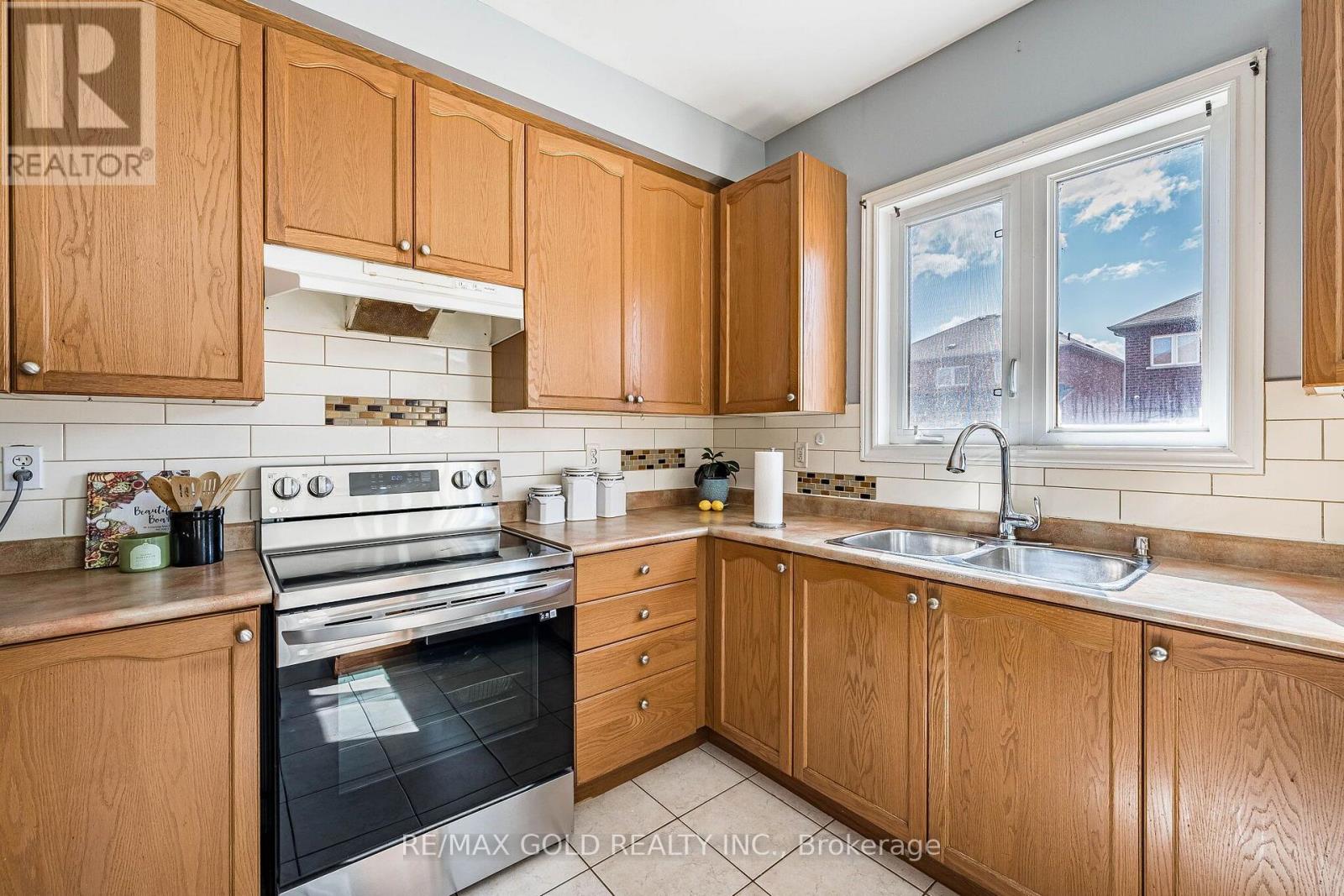20 AMARANTH CRESCENT - 10