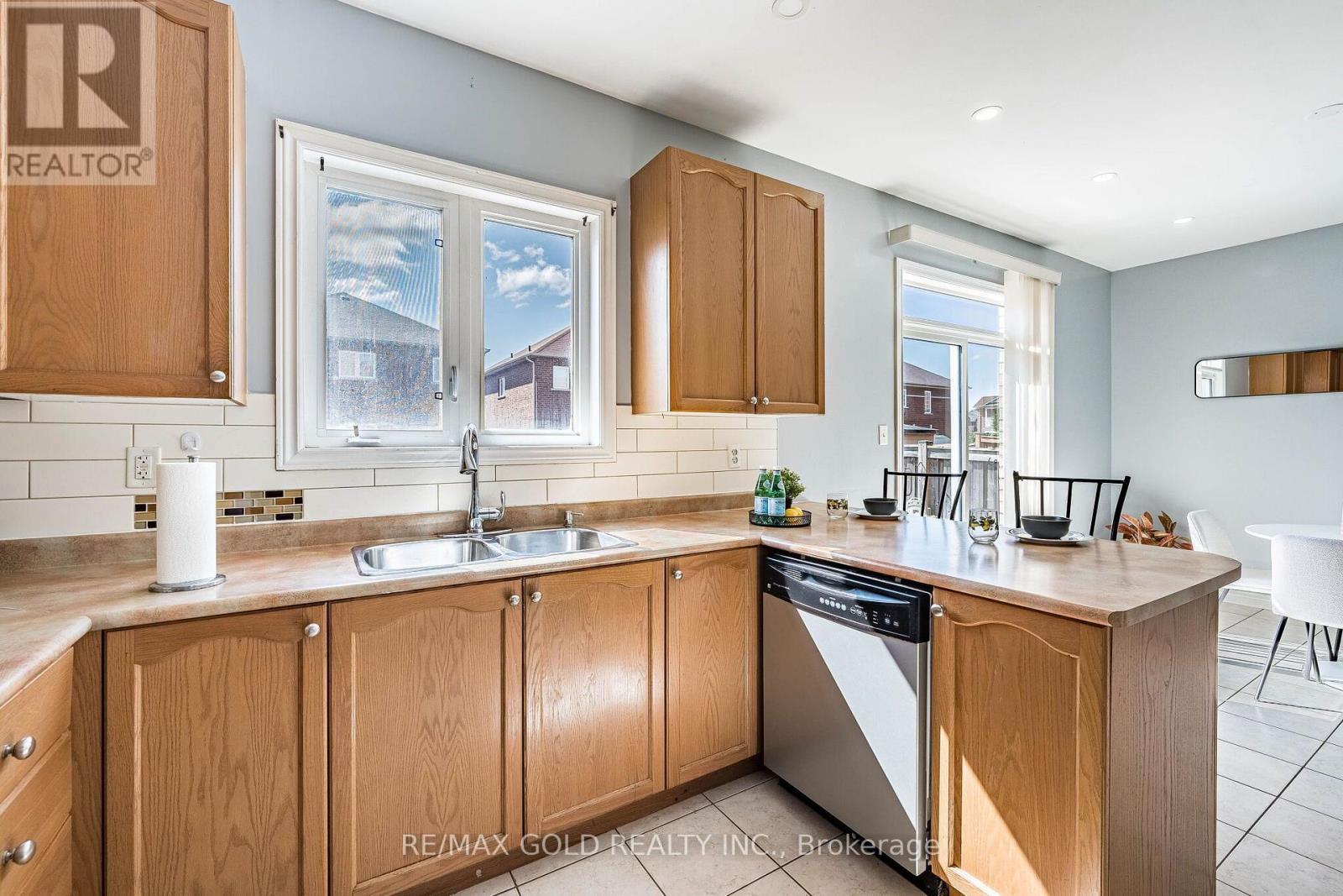20 AMARANTH CRESCENT - 11