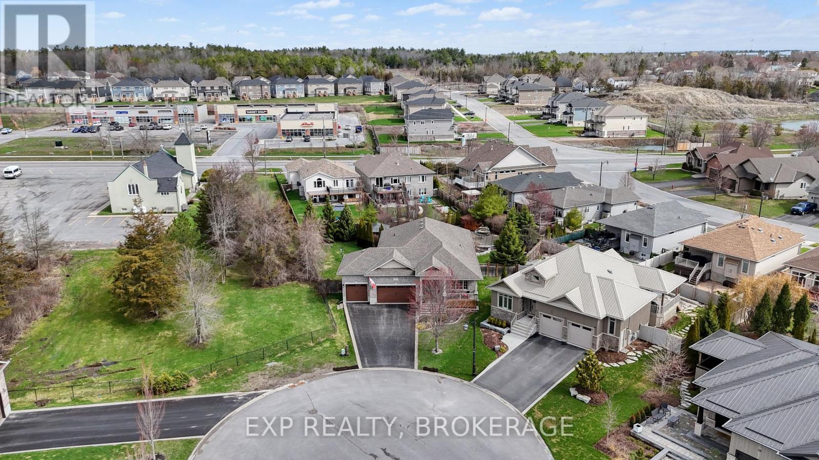 24 ADMIRAL'S COURT - Image 36