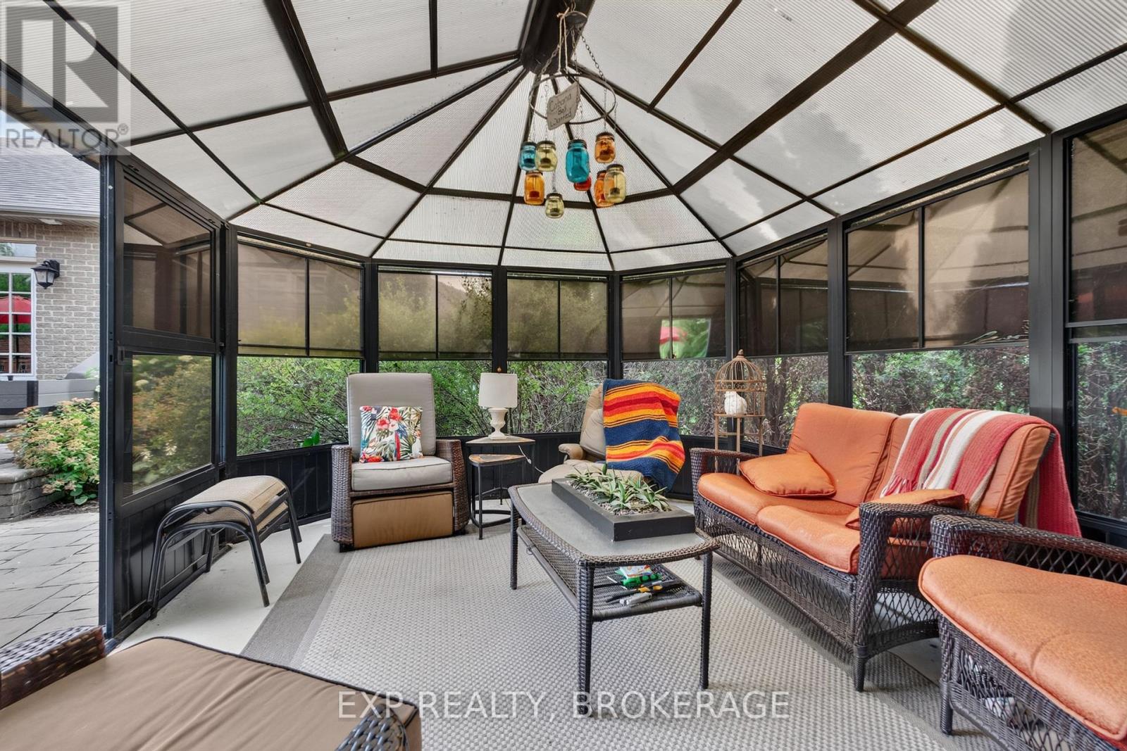 24 ADMIRAL'S COURT - Image 44
