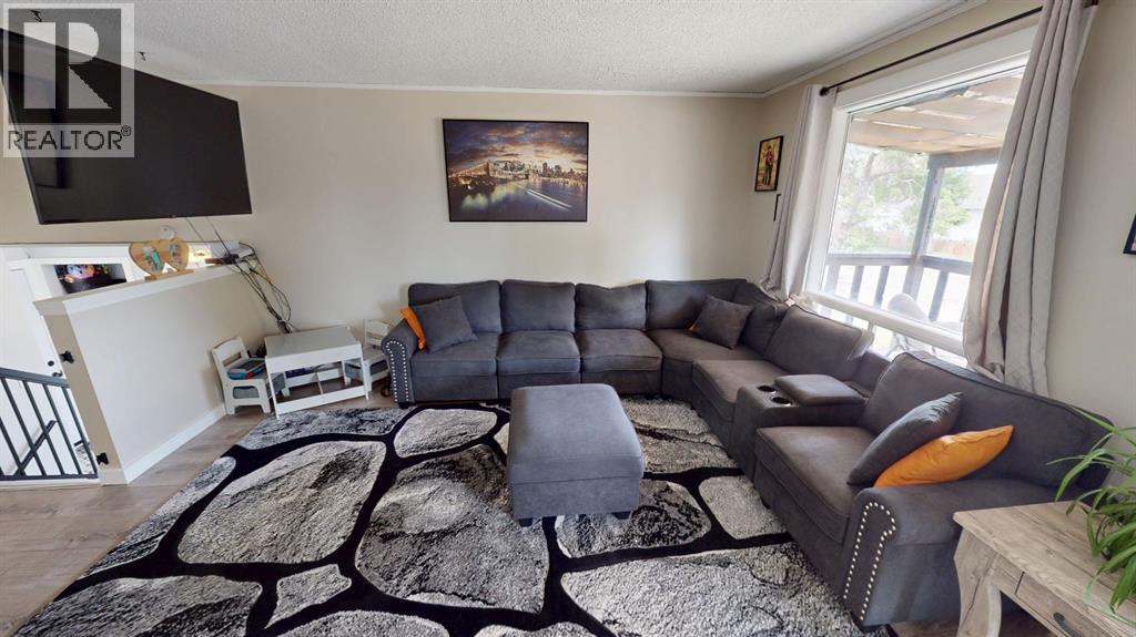 427 4 Street - 4