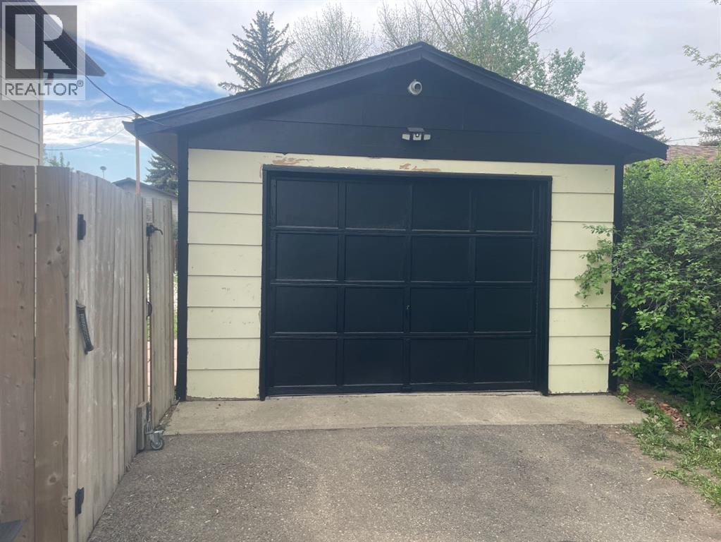 427 4 Street - 28