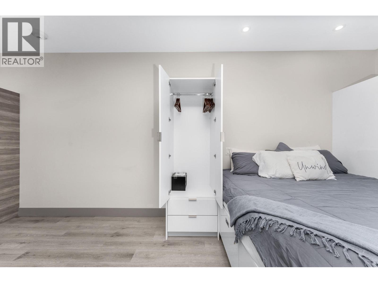 #310 2555 Lakeshore Road - 8
