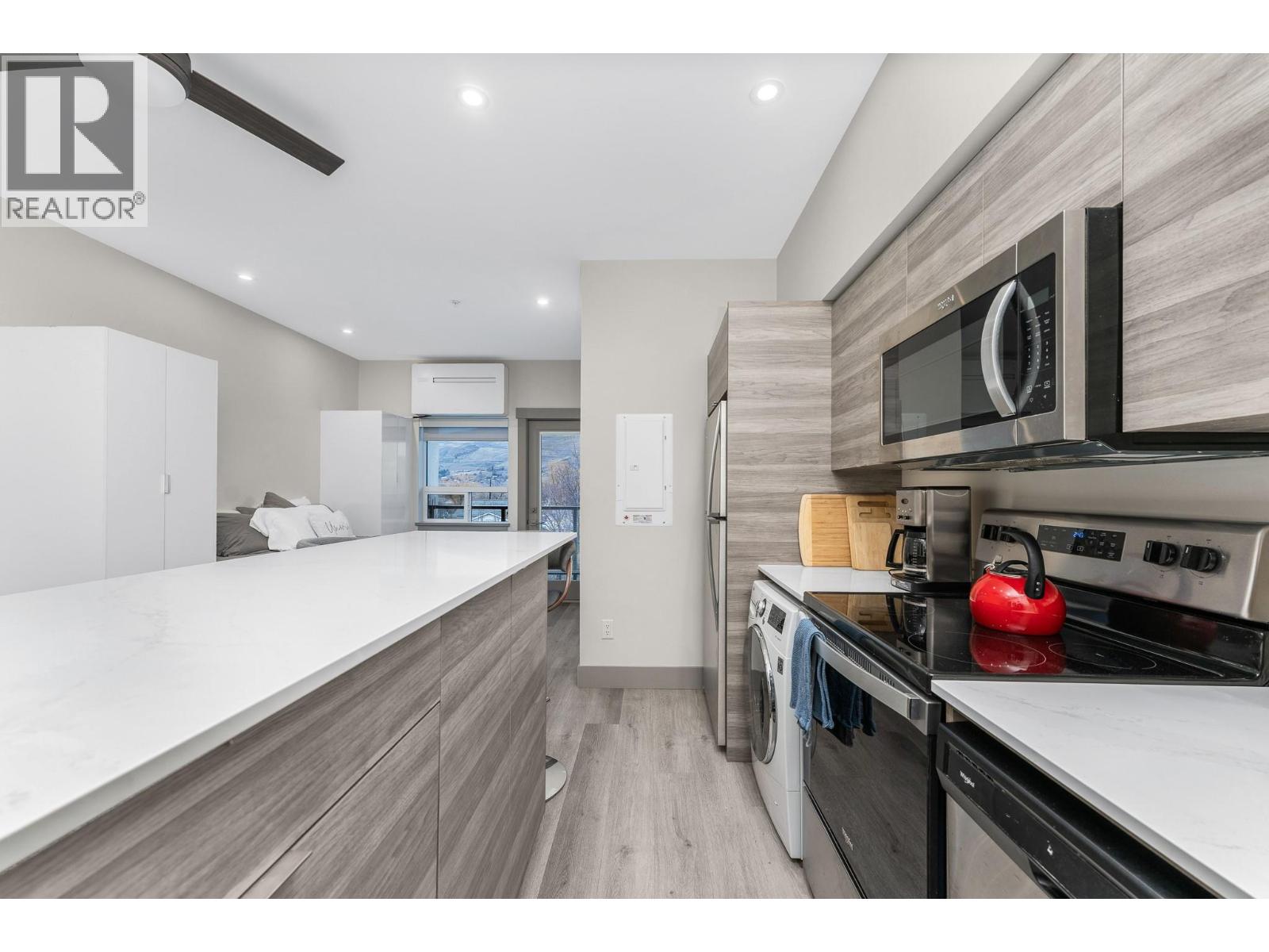 #310 2555 Lakeshore Road - 10