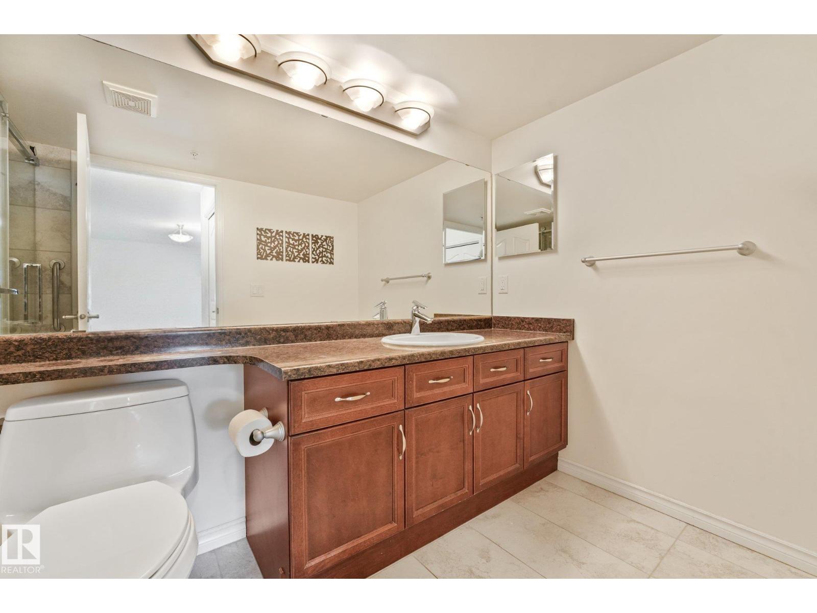 #209 1589 GLASTONBURY BV NW - 25