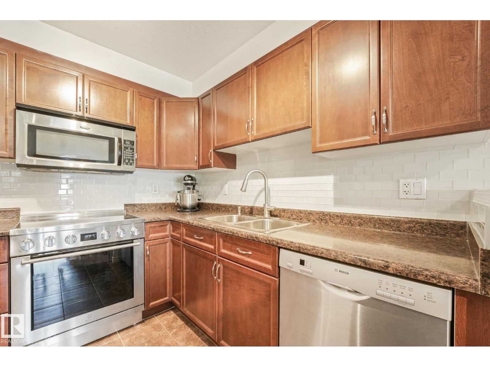 #209 1589 GLASTONBURY BV NW - 6