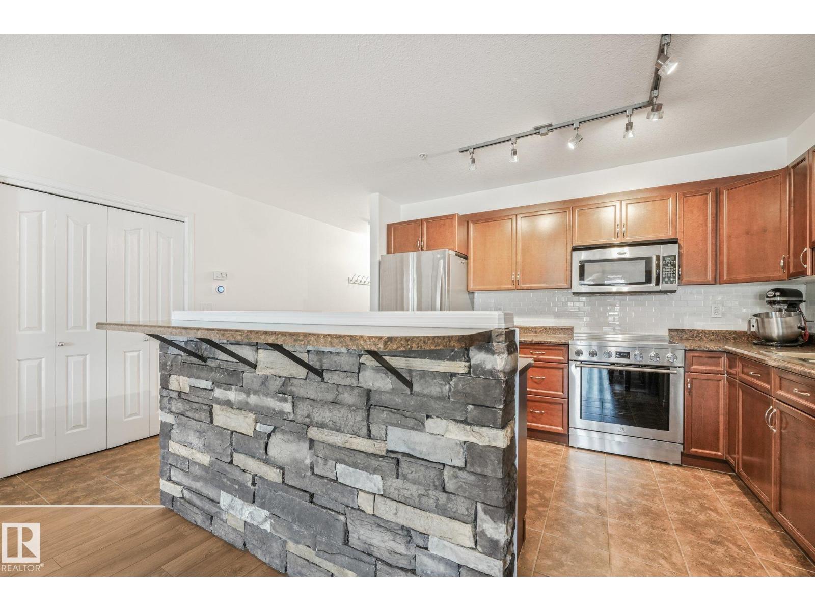 #209 1589 GLASTONBURY BV NW - 9