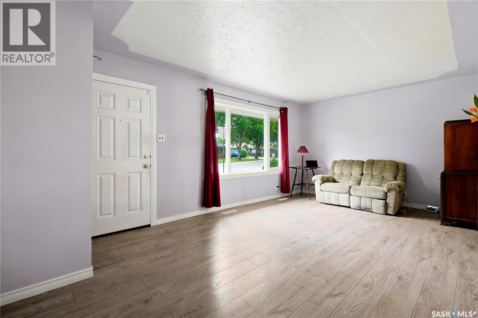 145 Ellison CRESCENT - 3