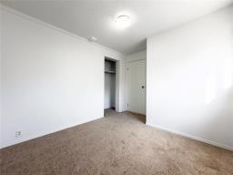 Living room/Dining room - 580 Bannatyne Avenue, Winnipeg, MB R3A0G7 Photo 12