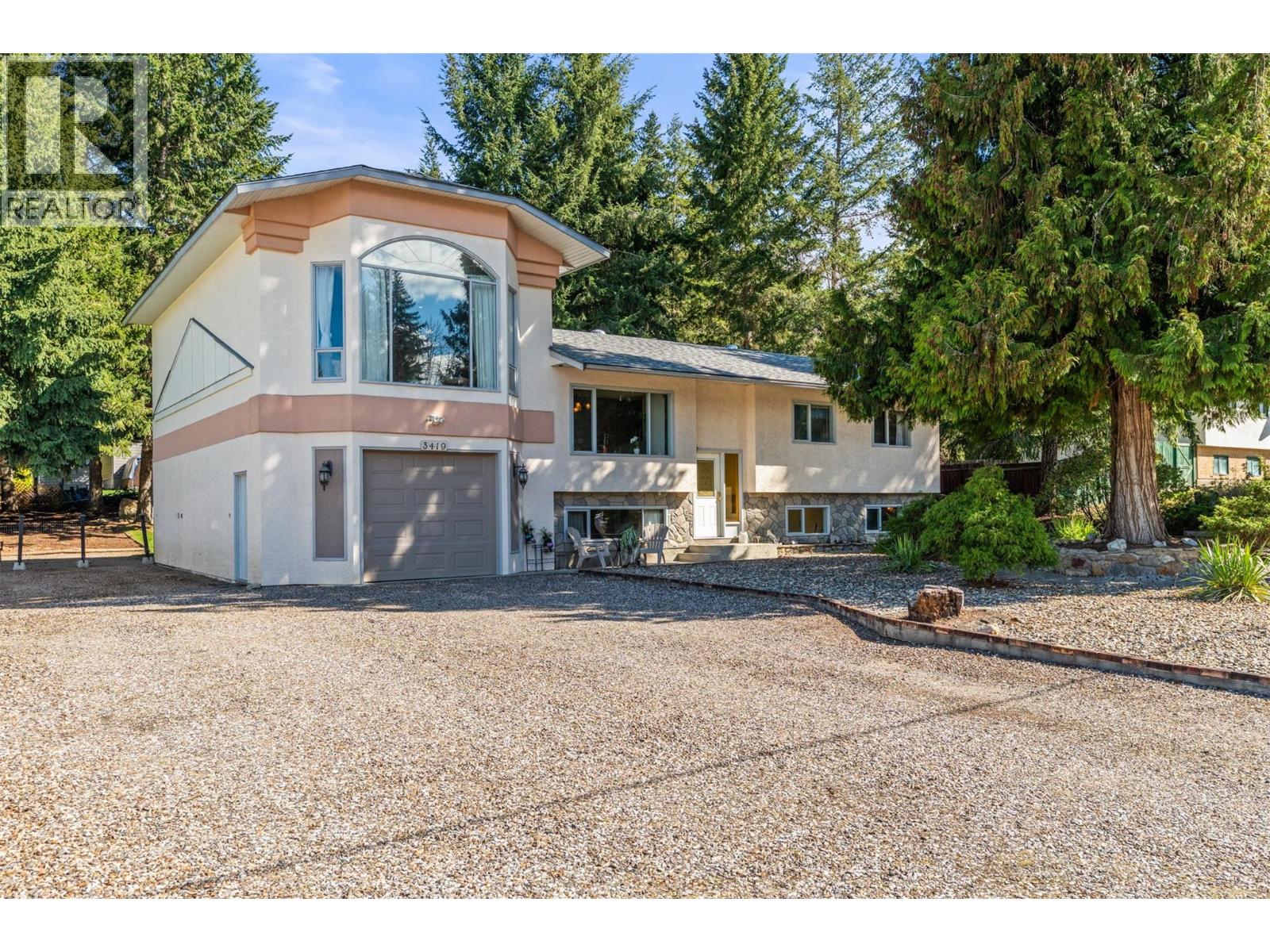 3419 Larch Drive - 2