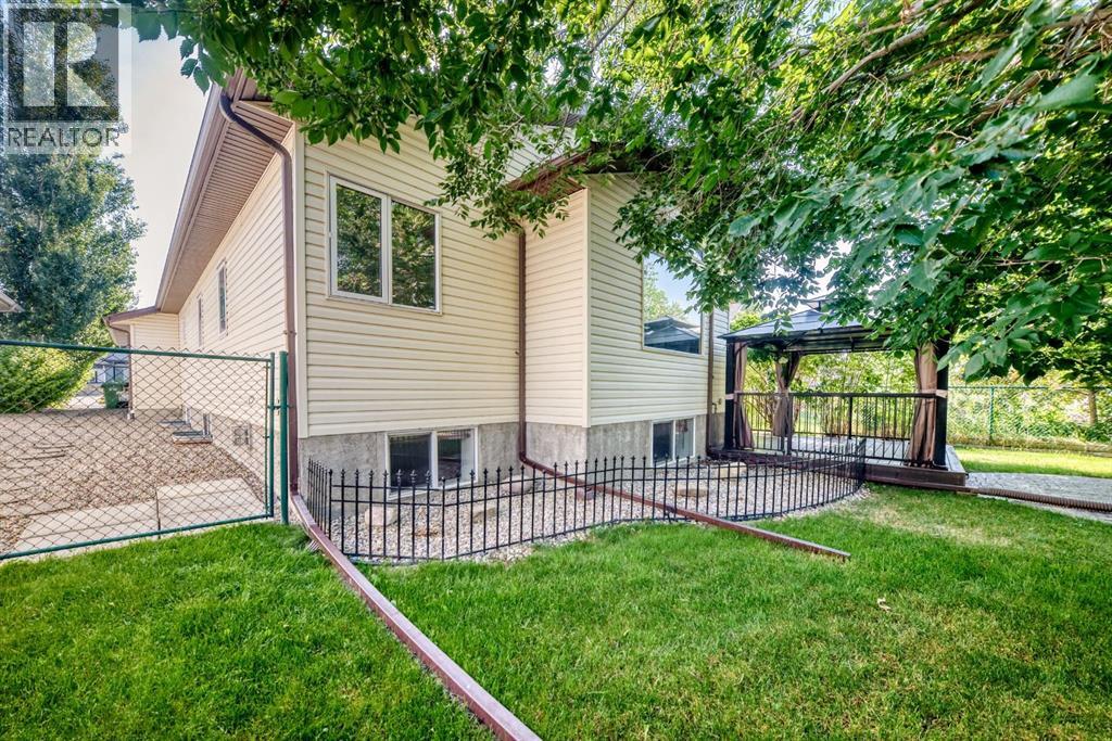 142 Strathmore Lakes Place - 44
