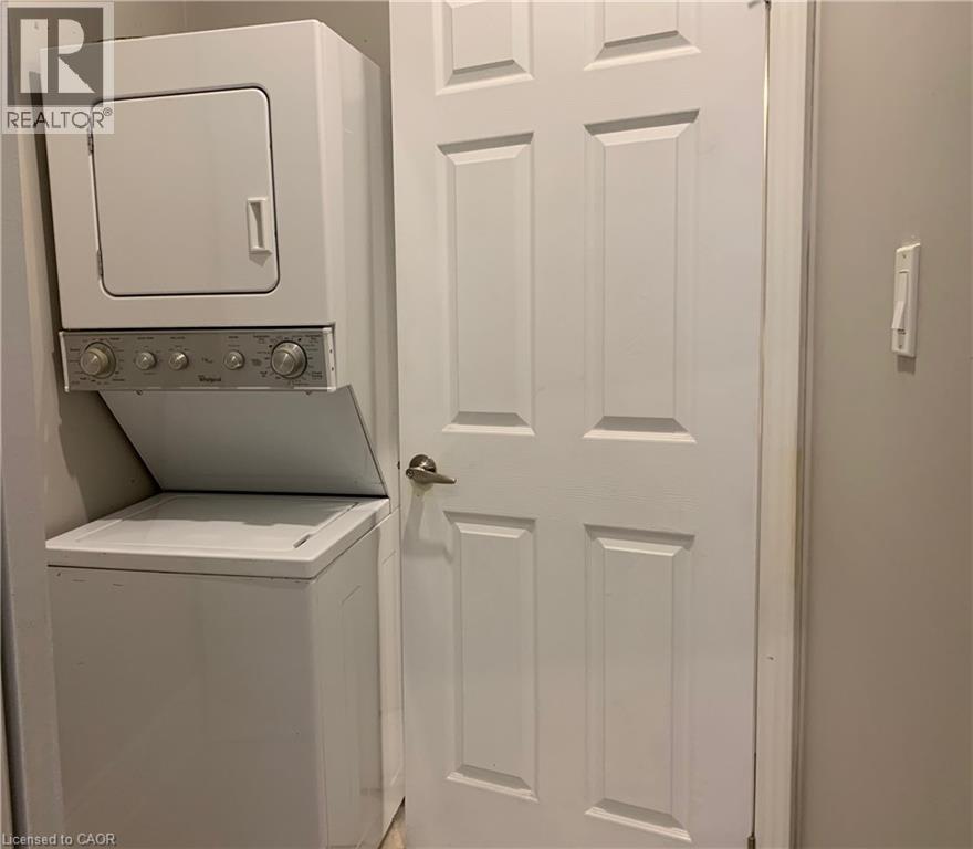 405 MACNAB Street N - 12