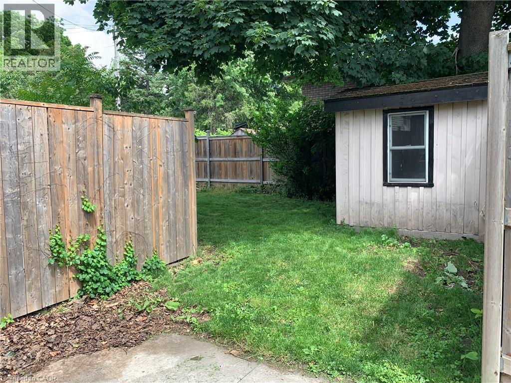 405 MACNAB Street N - 23