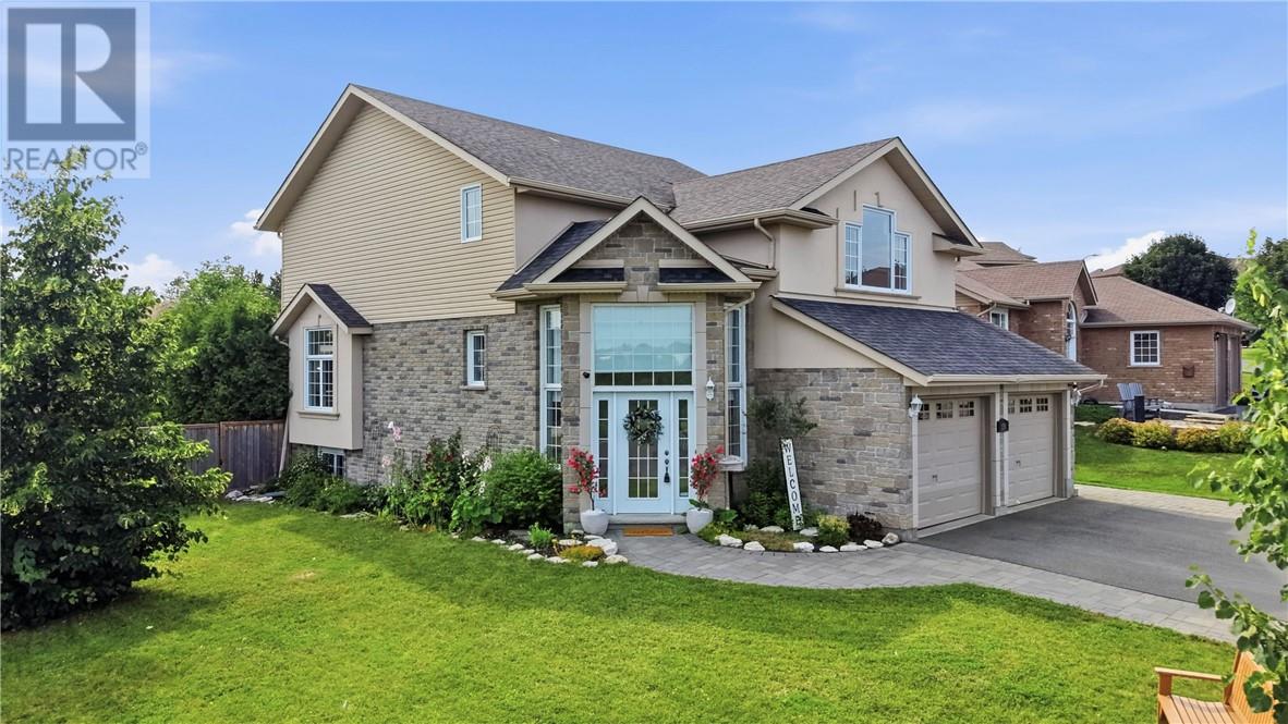 130 BAYSIDE Crescent - 1