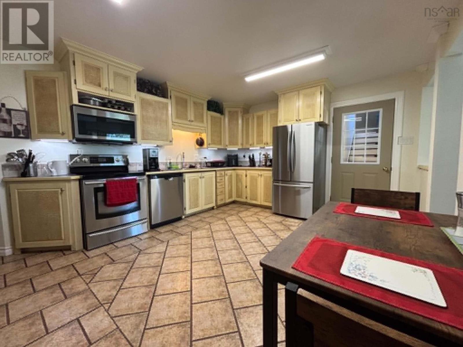 34 Clements Avenue - 16
