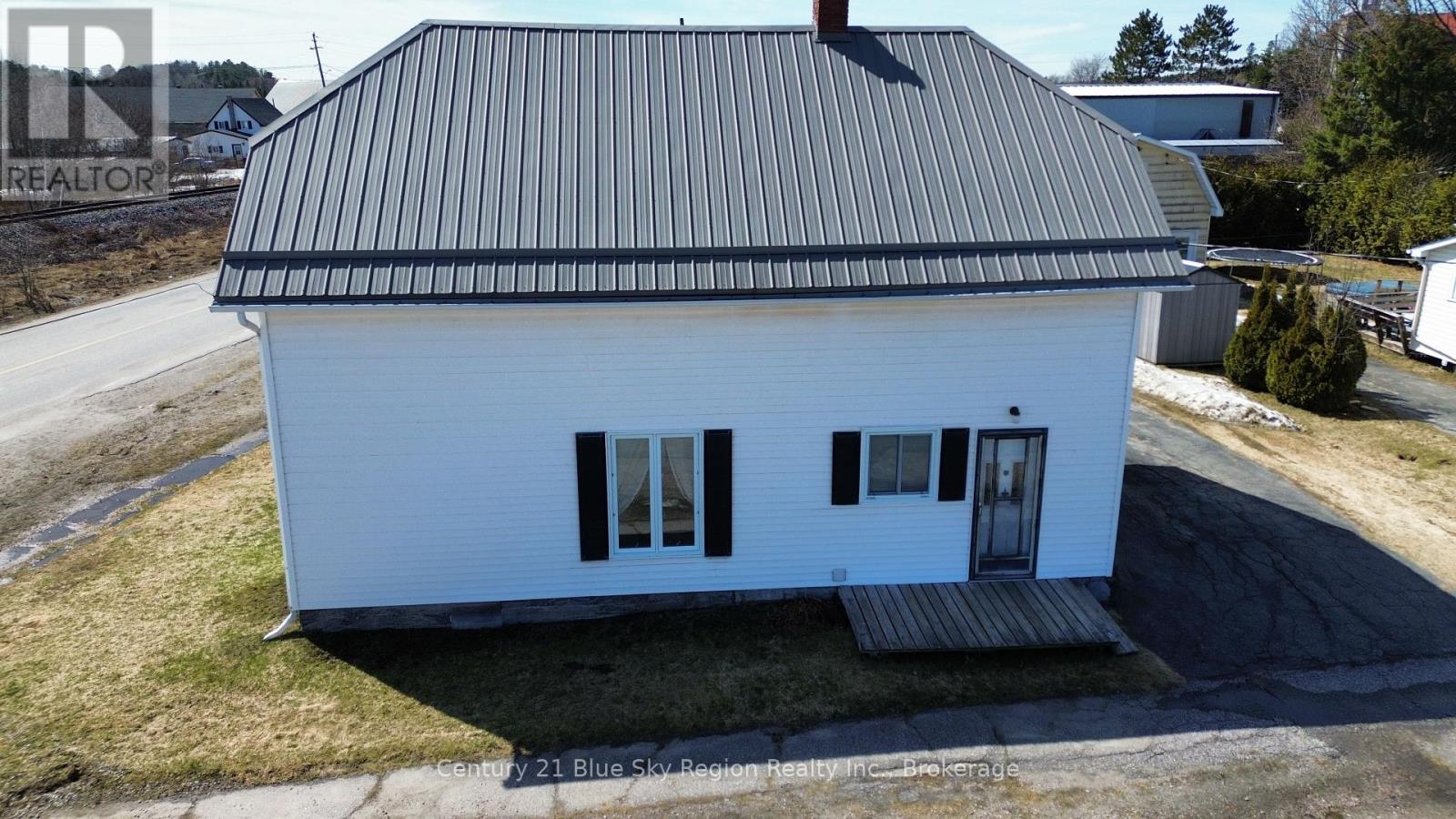 19 GINGRAS AVENUE - 25