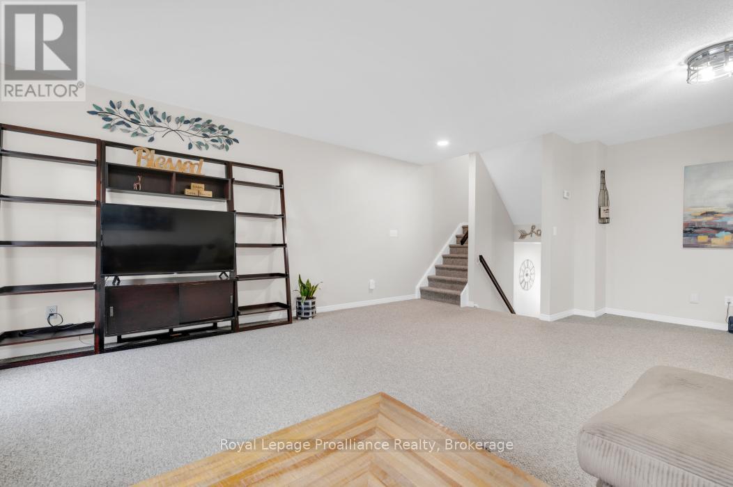 #16 9 PROGRESS AVENUE - 18