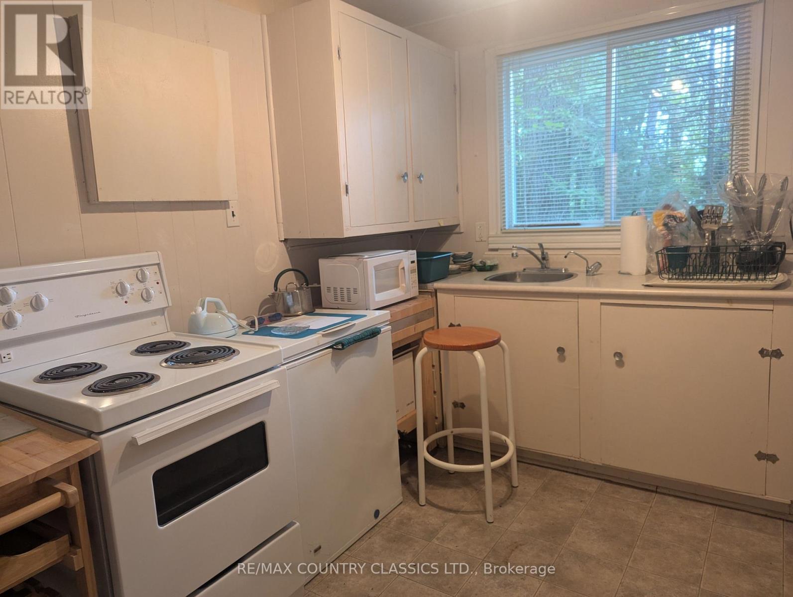 474A SPECTACLE LAKE ROAD - 13