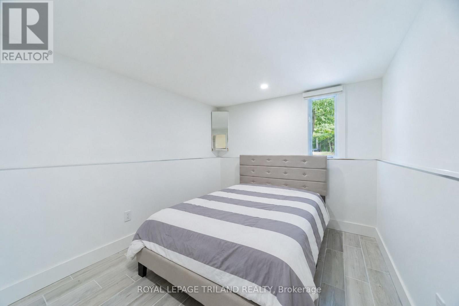 9653 JOANNE AVENUE - Image 38