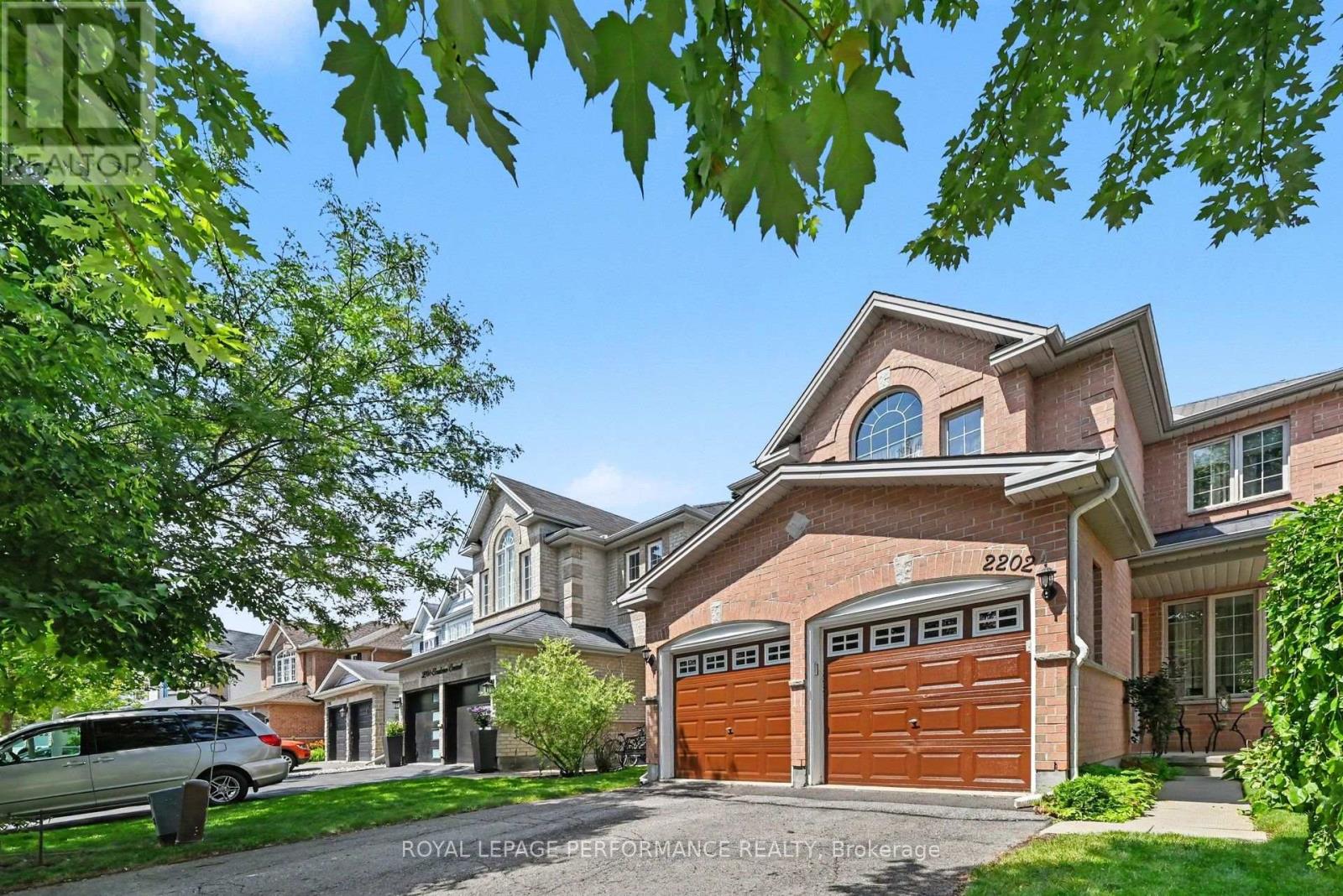 2202 CLENDENAN CRESCENT - 4