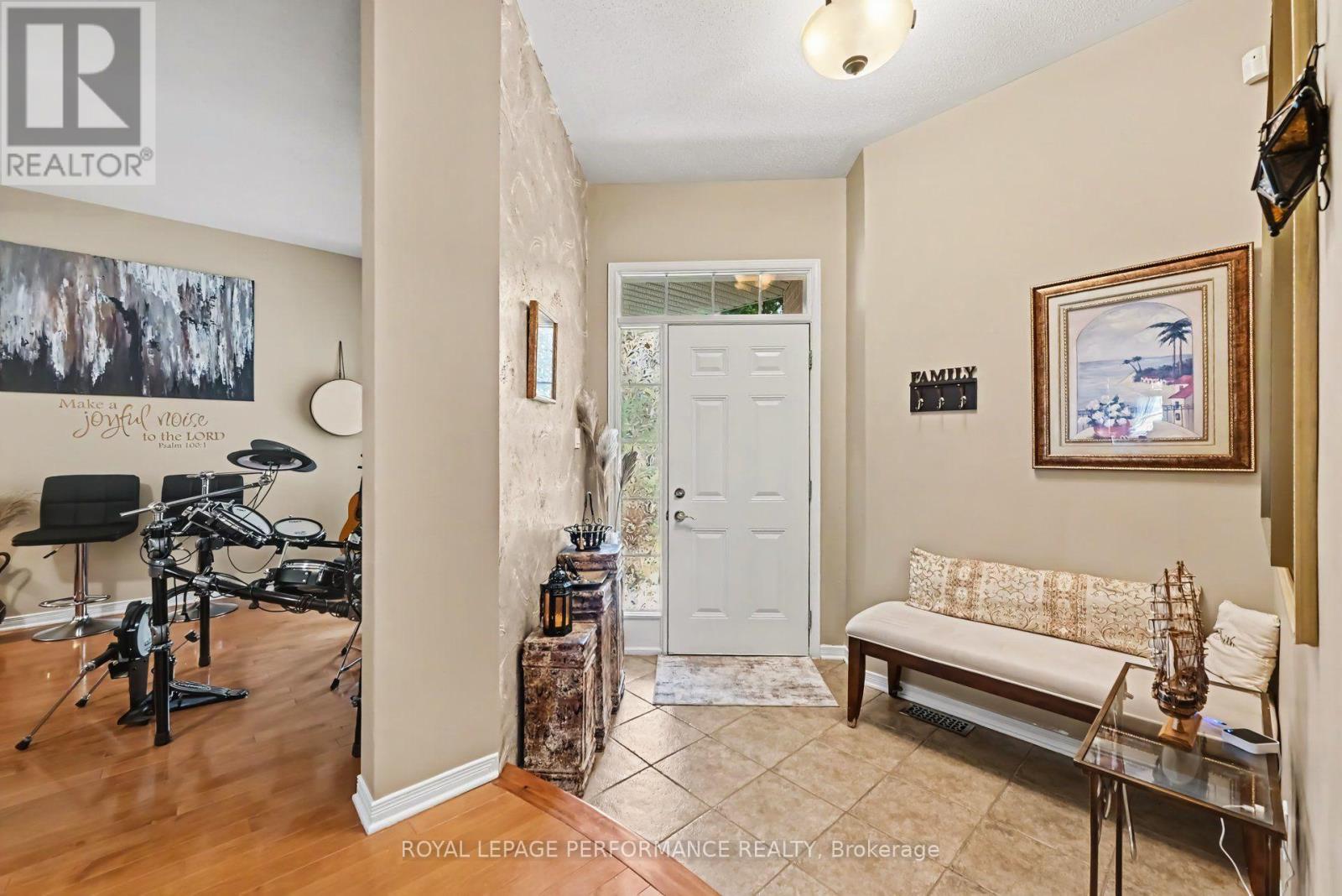2202 CLENDENAN CRESCENT - 6