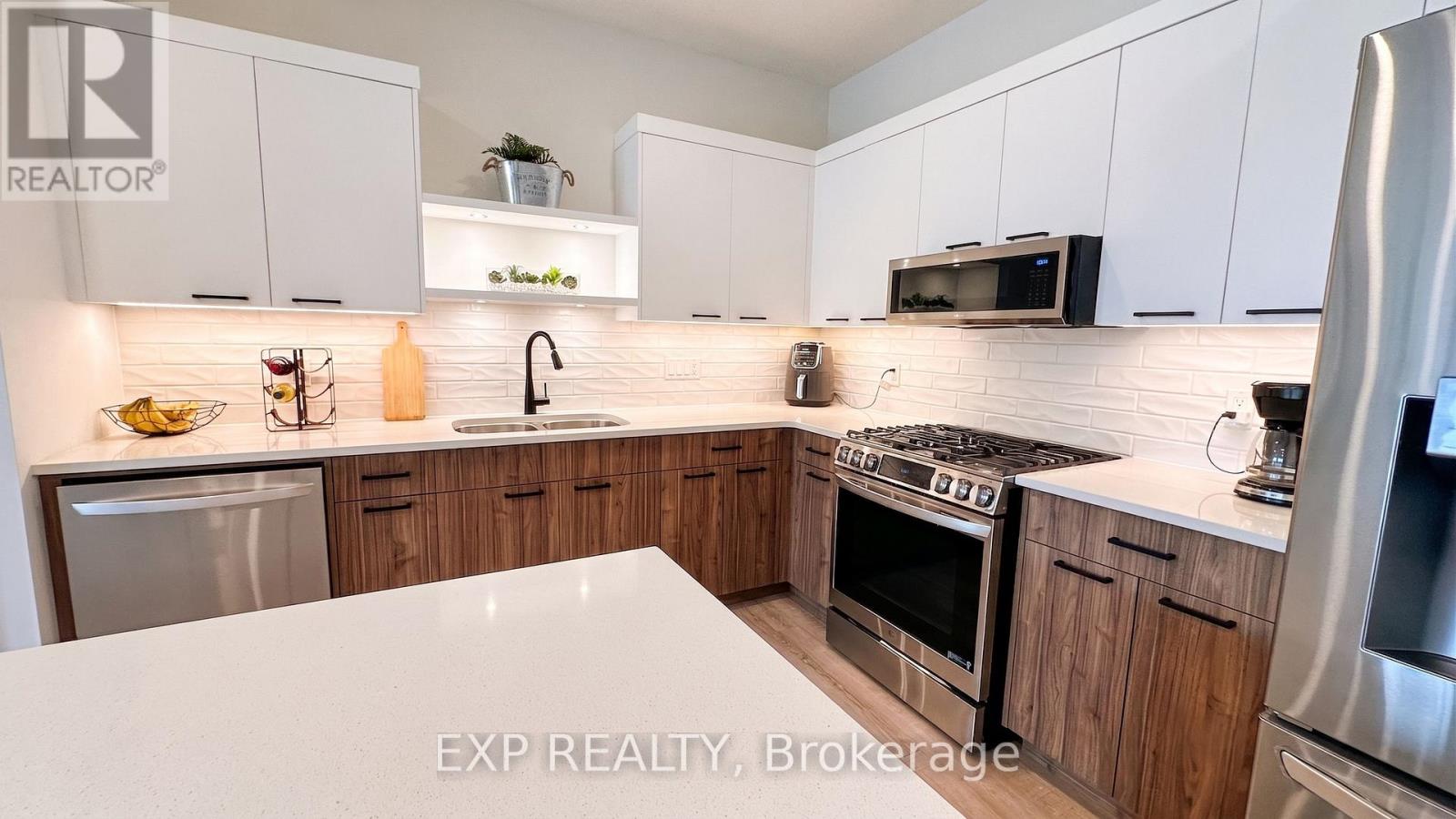 6 EVYLEAN COURT - 14