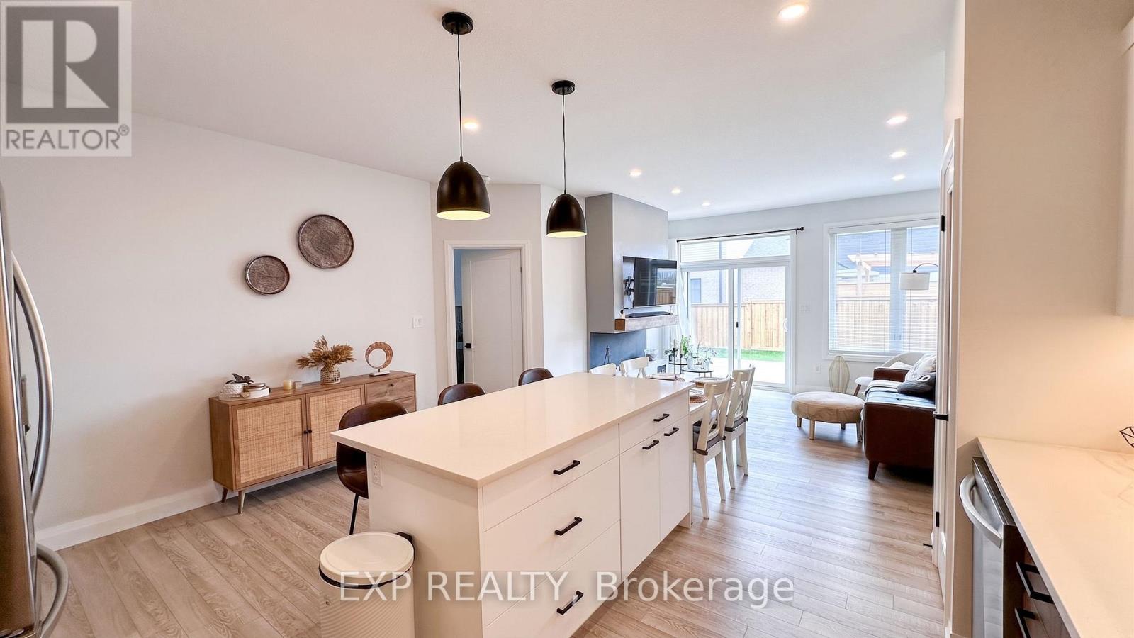 6 EVYLEAN COURT - 15