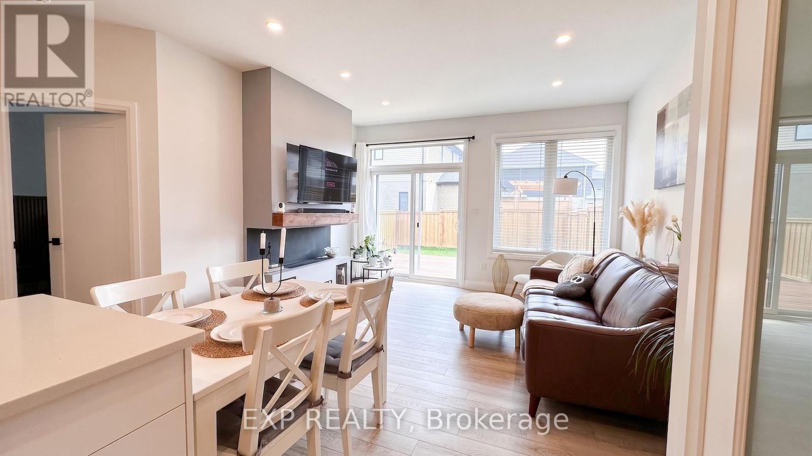 6 EVYLEAN COURT - 16