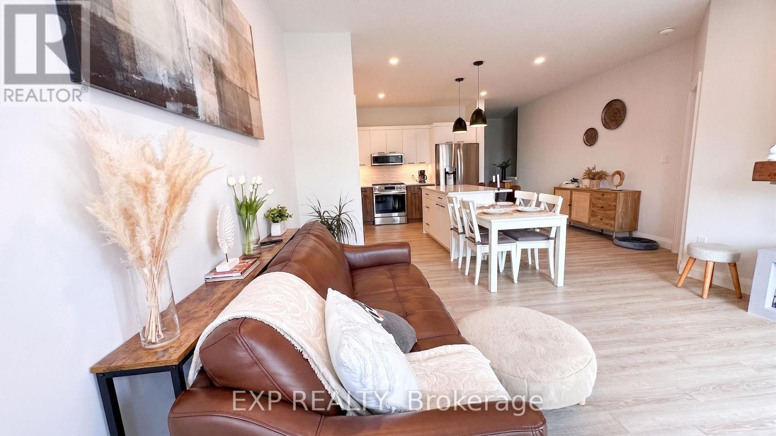 6 EVYLEAN COURT - 19