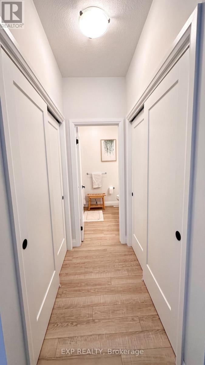 6 EVYLEAN COURT - 22