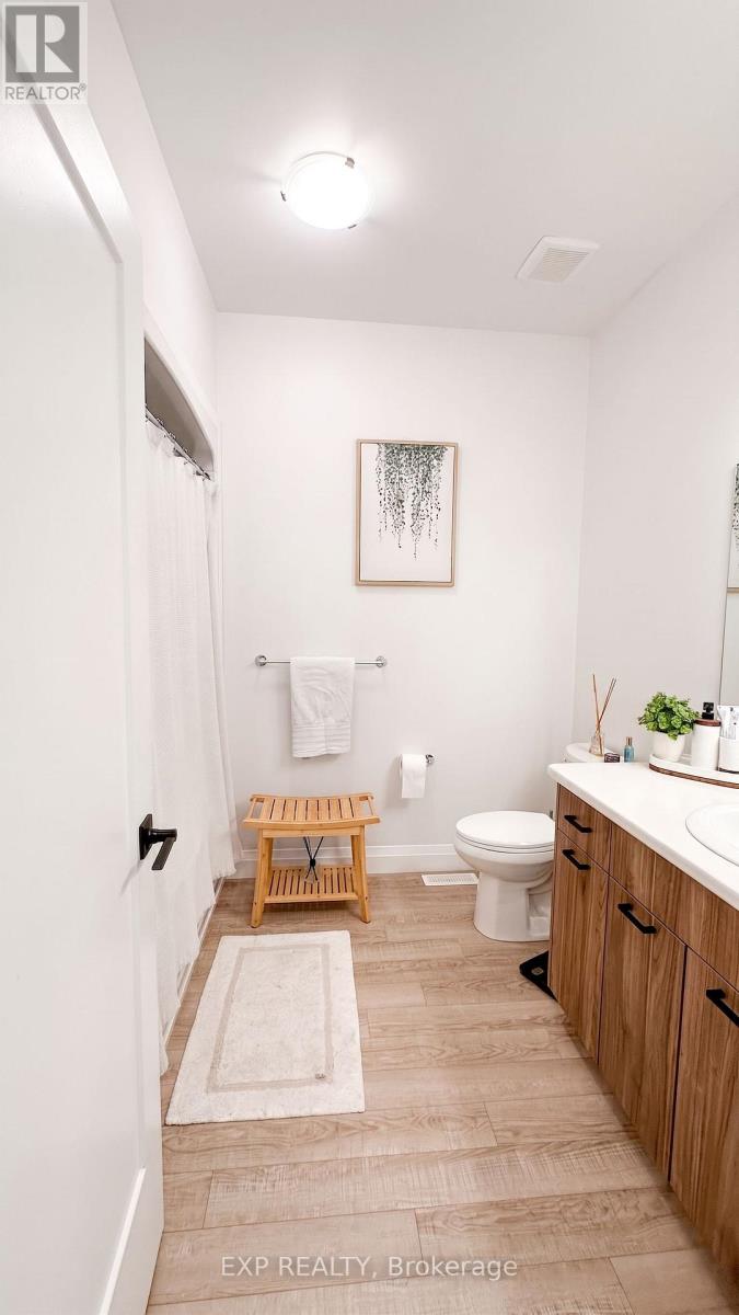 6 EVYLEAN COURT - 23