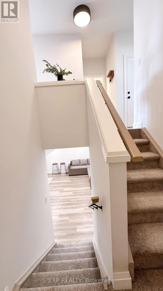 6 EVYLEAN COURT - 27