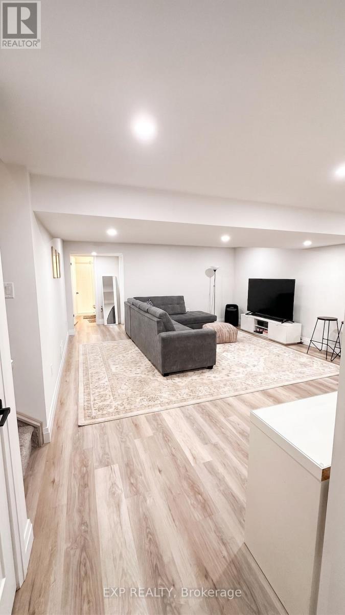 6 EVYLEAN COURT - 28