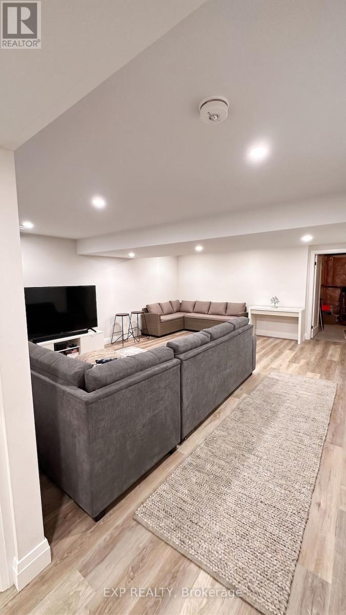 6 EVYLEAN COURT - 29