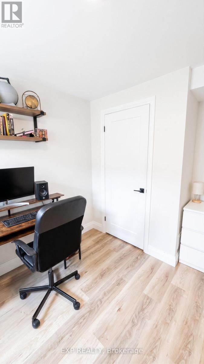6 EVYLEAN COURT - 33