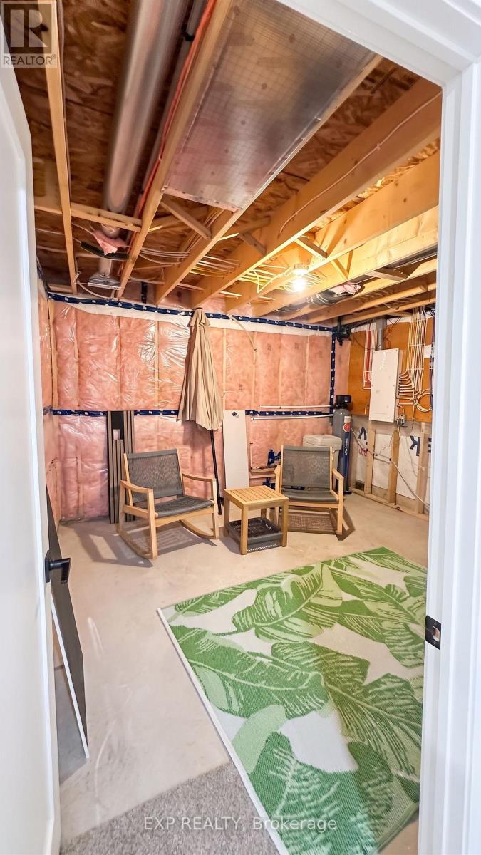 6 EVYLEAN COURT - 35