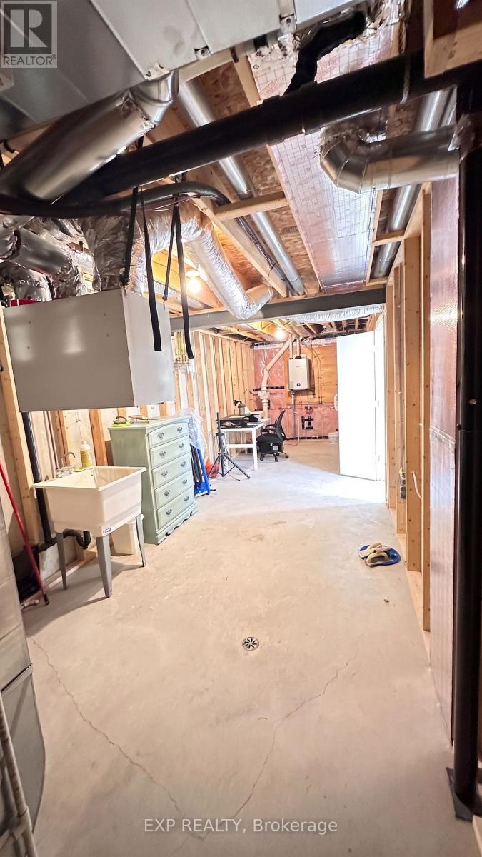 6 EVYLEAN COURT - 41